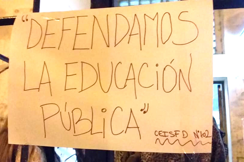 Estudiantes y docentes se organizan contra el cierre de bachilleratos para adultos en Provincia