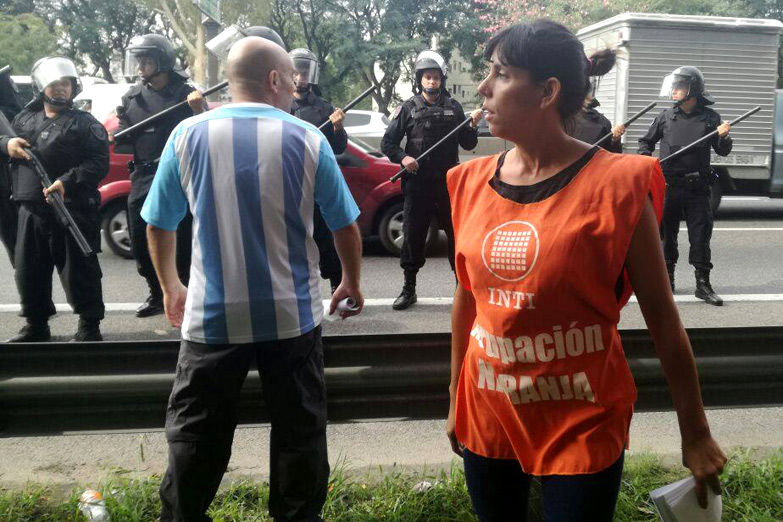 Reprimieron a los trabajadores del INTI, que protestaban contra los despidos