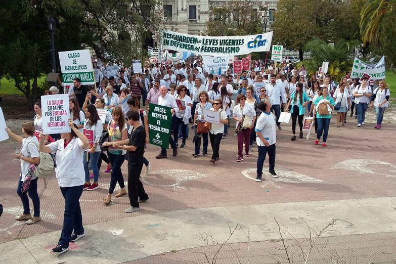 Revés para Farmacity: diputados bonaerenses aprobaron un proyecto de la oposición