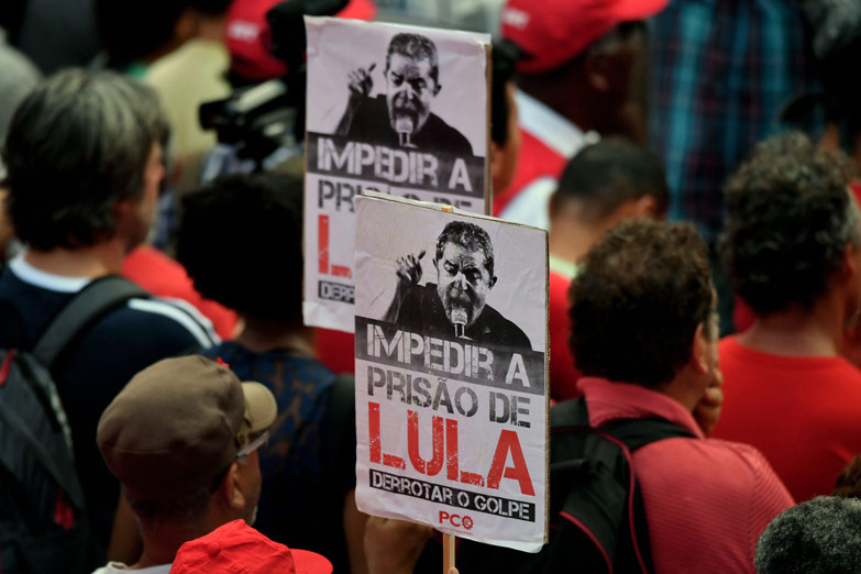Atacan a tiros el campamento que exige libertad de Lula en Curitiba