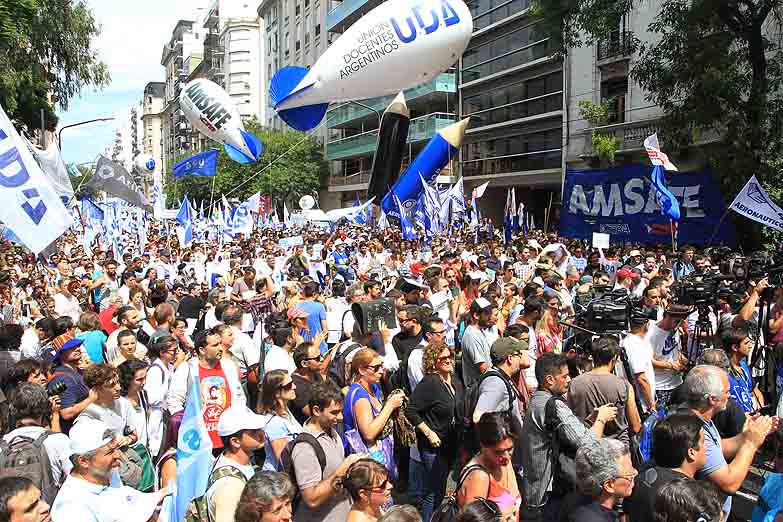 El 70% de los docentes tuvieron aumentos de salarios por debajo de la inflación
