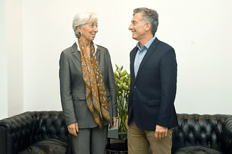 Macri le pidió auxilio al FMI y Dujovne viajó a Washington