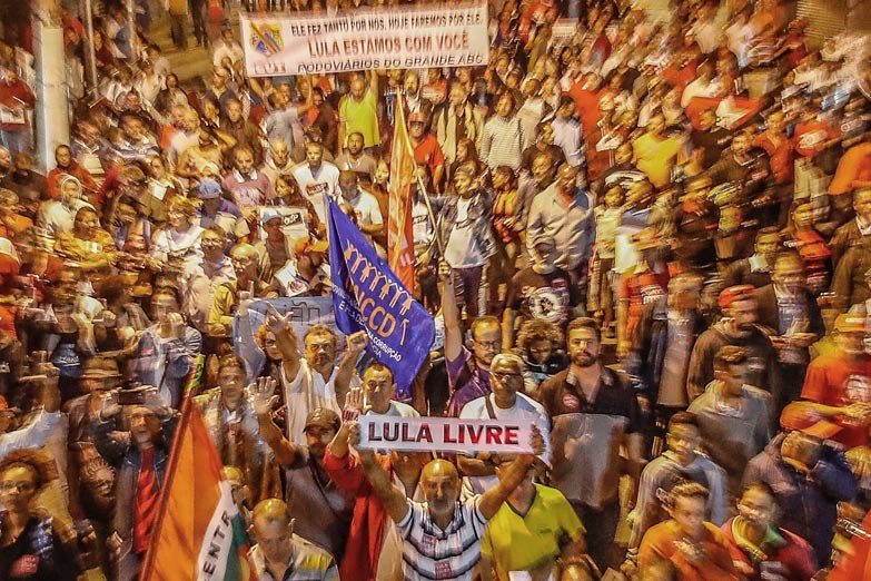 La presión militar dejó preso a Lula