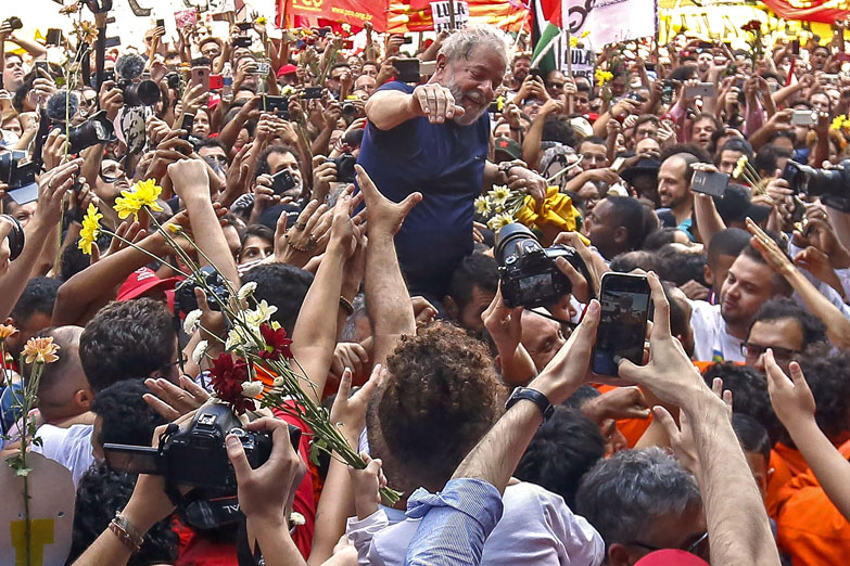 Preso hace un mes, Lula lidera todos los escenarios para volver a ser presidente
