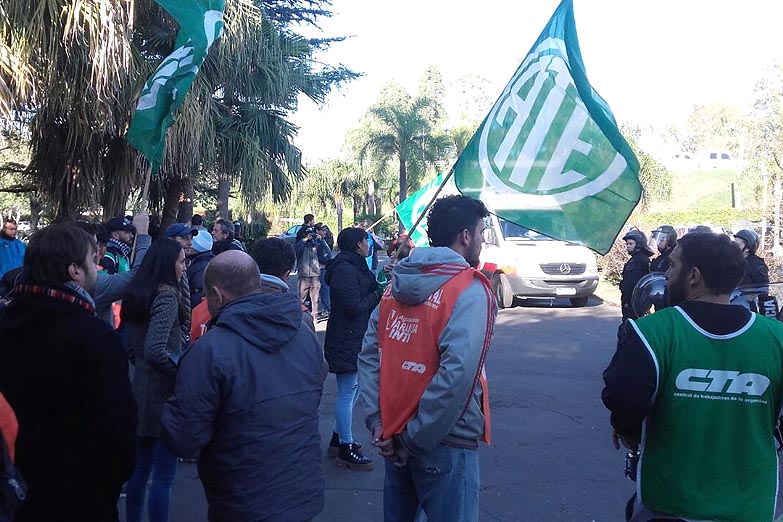 Los trabajadores del INTI frenaron un acto de las autoridades para relanzar el instituto