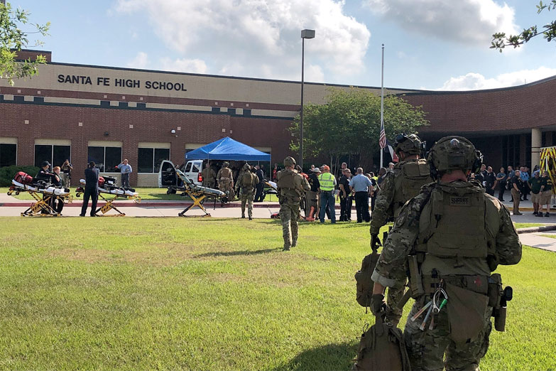Diez muertos en un tiroteo en una escuela secundaria de Texas