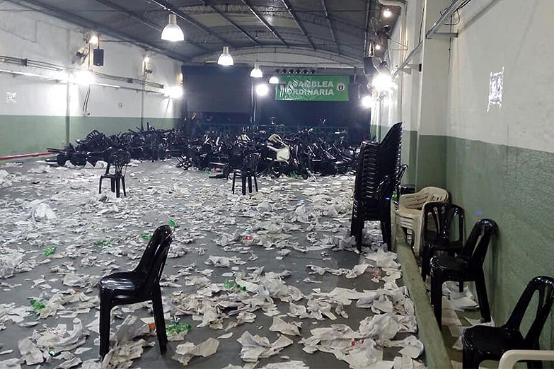 Sindicato de Pasteleros: la oposición denuncia que coparon con barrabravas una asamblea electoral clave
