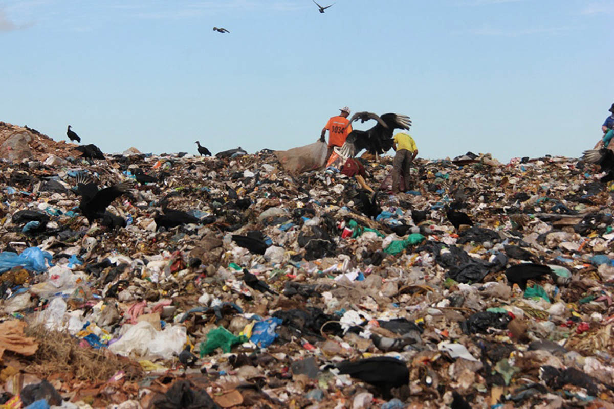 Avanza hacia el juicio oral la causa de Bonadio contra más de 40 intendentes por la gestión de residuos