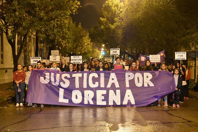 La muerte de una adolescente moviliza a Firmat contra el «poder narcofemicida»