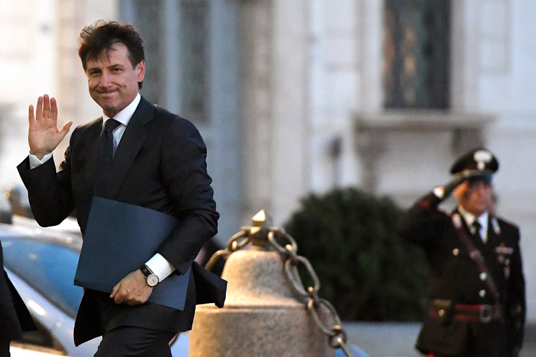 Una insólita alianza forma gobierno en Italia y promete grandes cambios