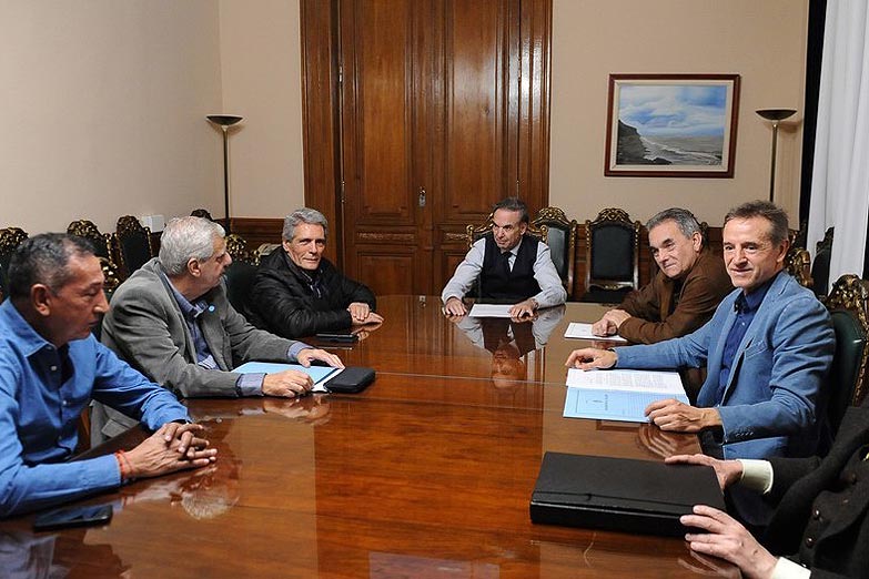 La CGT recibió a los senadores peronistas encabezados por Pichetto