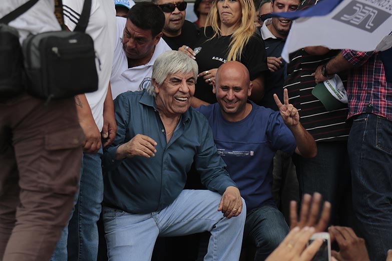 Moyano reclama un 27%: «Si no tenemos respuesta, el jueves 14 hacemos un paro general»