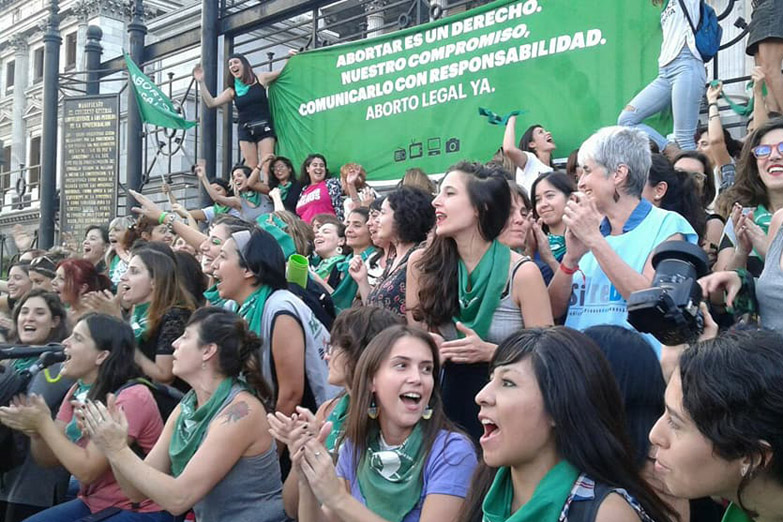 Periodistas argentinas en su día se manifiestan a favor del Aborto legal, seguro y gratuito