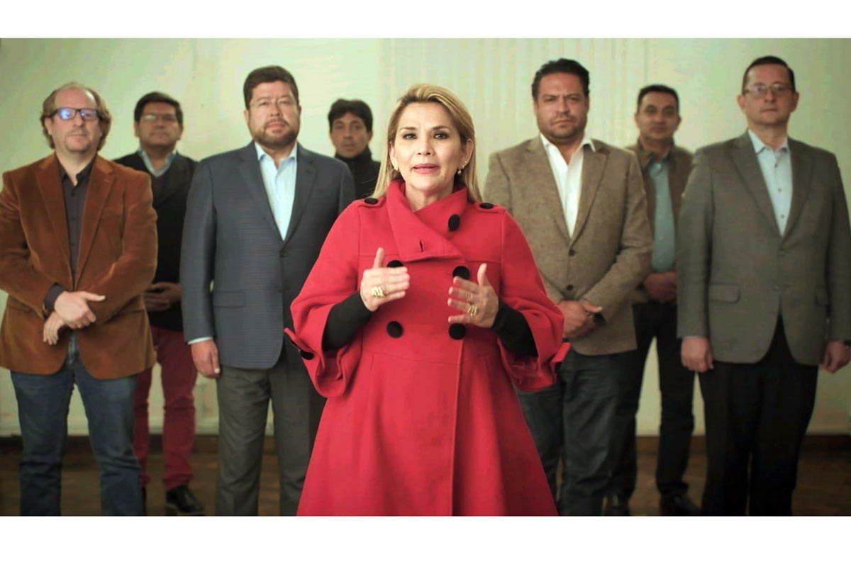 Áñez apela a la teoría del «enemigo externo» para hacer crecer a la derecha boliviana