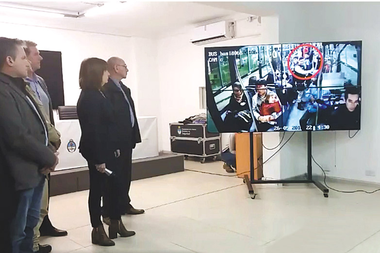 La escena que montó Bullrich para justificar la represión en los barrios más vulnerables