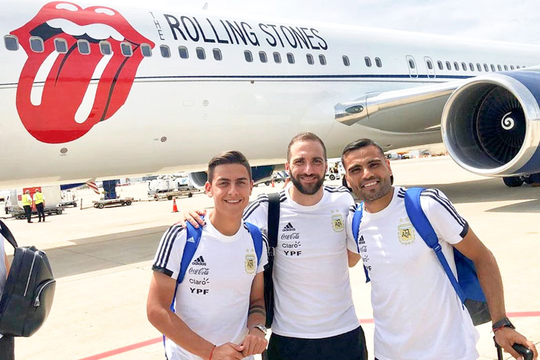 El último vuelo a Rusia fue para Enzo Pérez