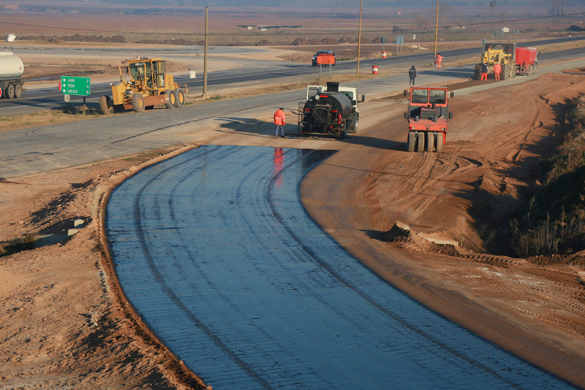 El gobierno busca que el Fondo Monetario y el BID financien las obras públicas en 2021
