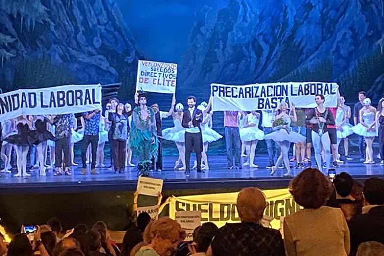 Reclamos en el Teatro Colón por bajos salarios y malos tratos