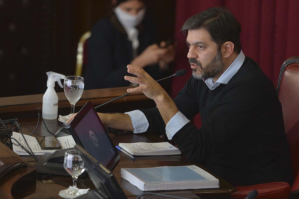 En medio de chicanas con la oposición, el jefe de Gabinete de Kicillof presentó informe en la Legislatura