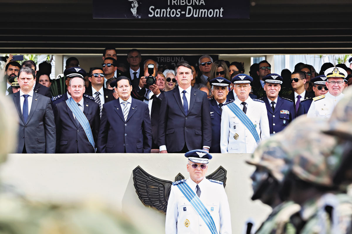 Los militares avanzan en Brasil para controlar el gobierno de Bolsonaro