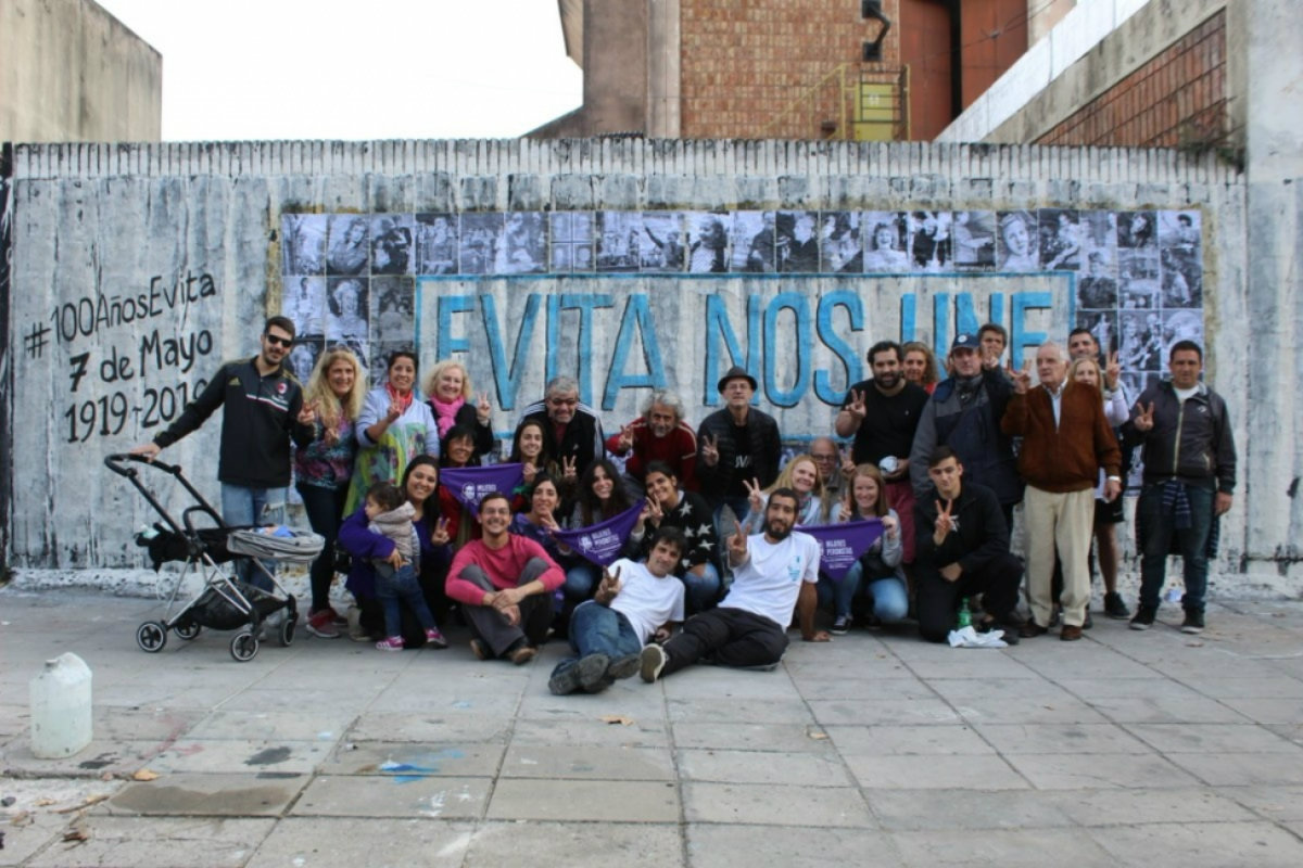 Destruyen una mural por los 100 años del nacimiento de Evita frente a la Quinta de Olivos