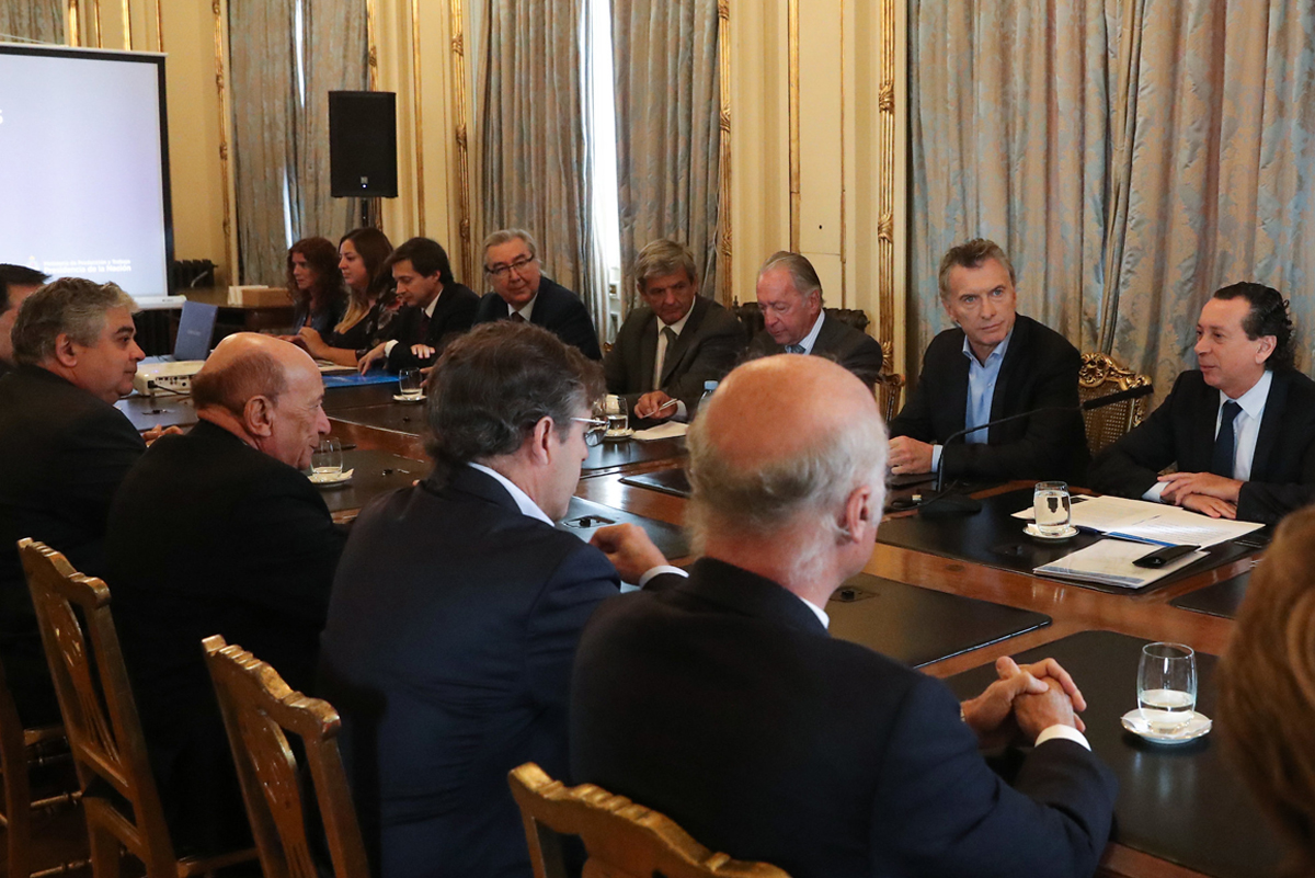 Foto devaluada: Macri recibió a empresarios en medio de críticas