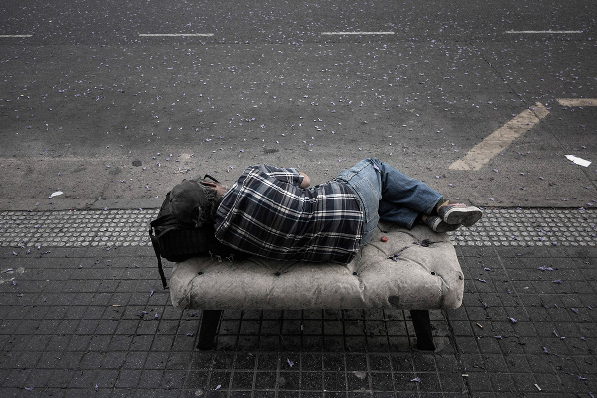 Ciudad Carcelaria, el mobiliario urbano diseñado para excluir