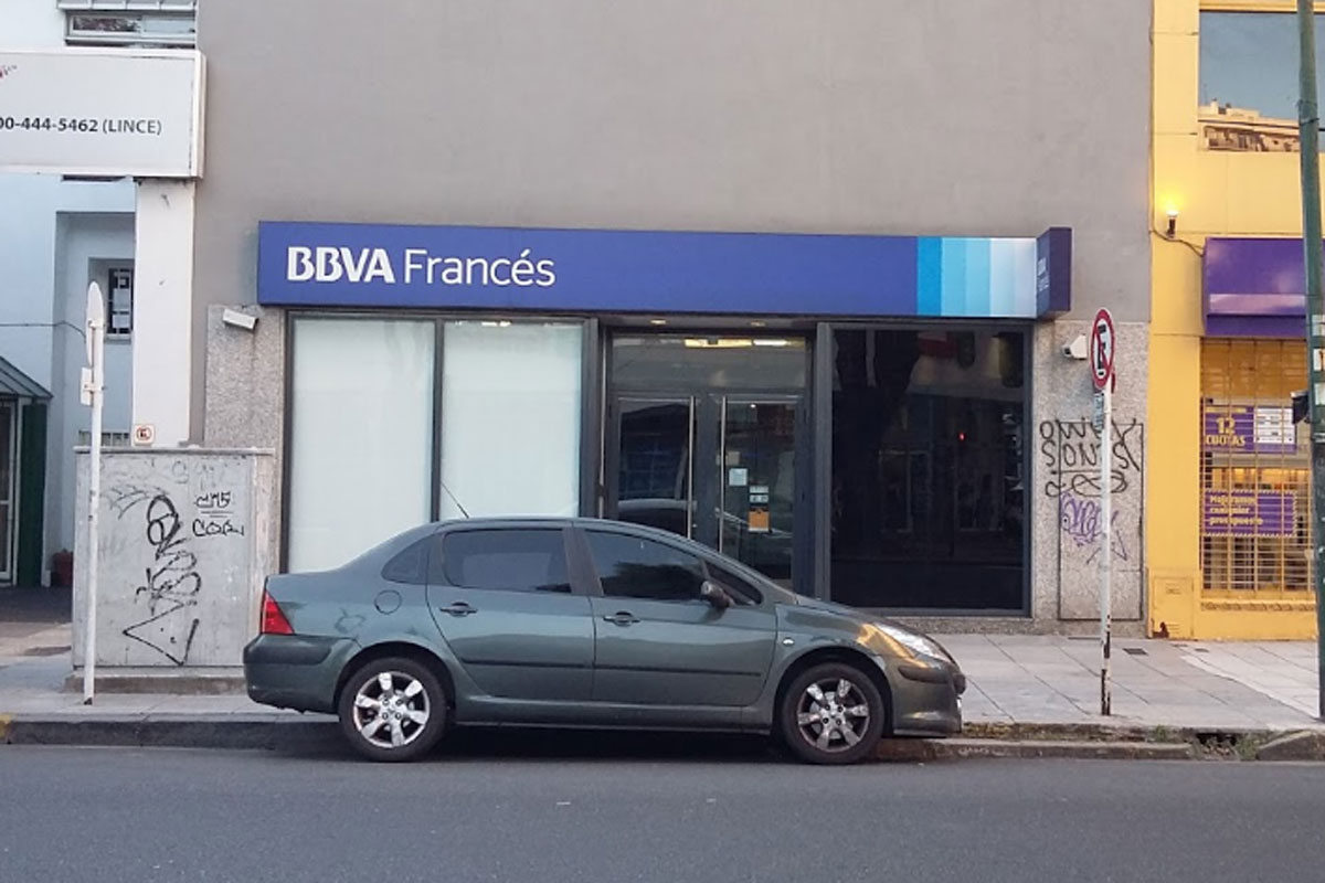 Denuncian despidos y persecución gremial en el Banco Francés