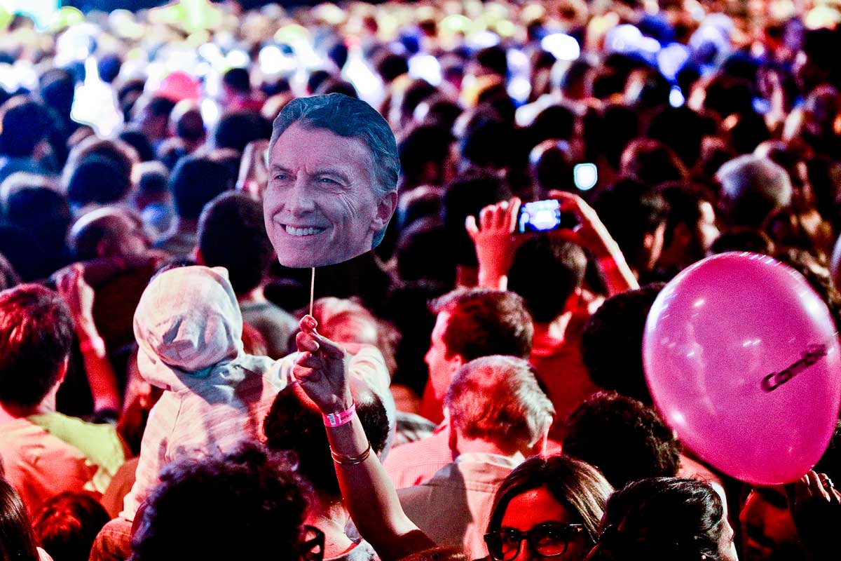 ¿Una encuesta a la medida de la carambola que necesita el gobierno?