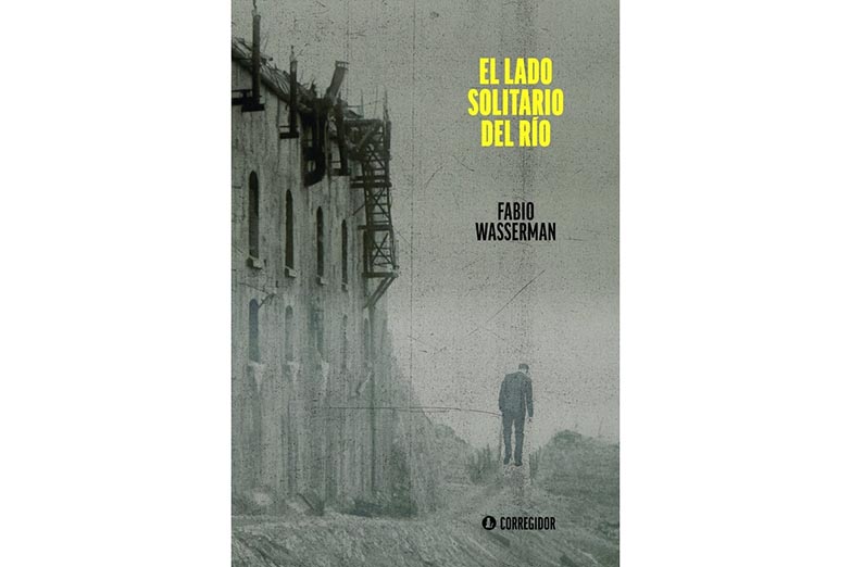 Solo el viento que barre las hojas muertas