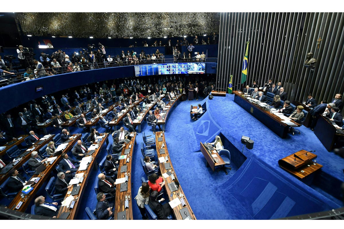 Legisladores brasileños aprueban recortes y frenar investigaciones judiciales