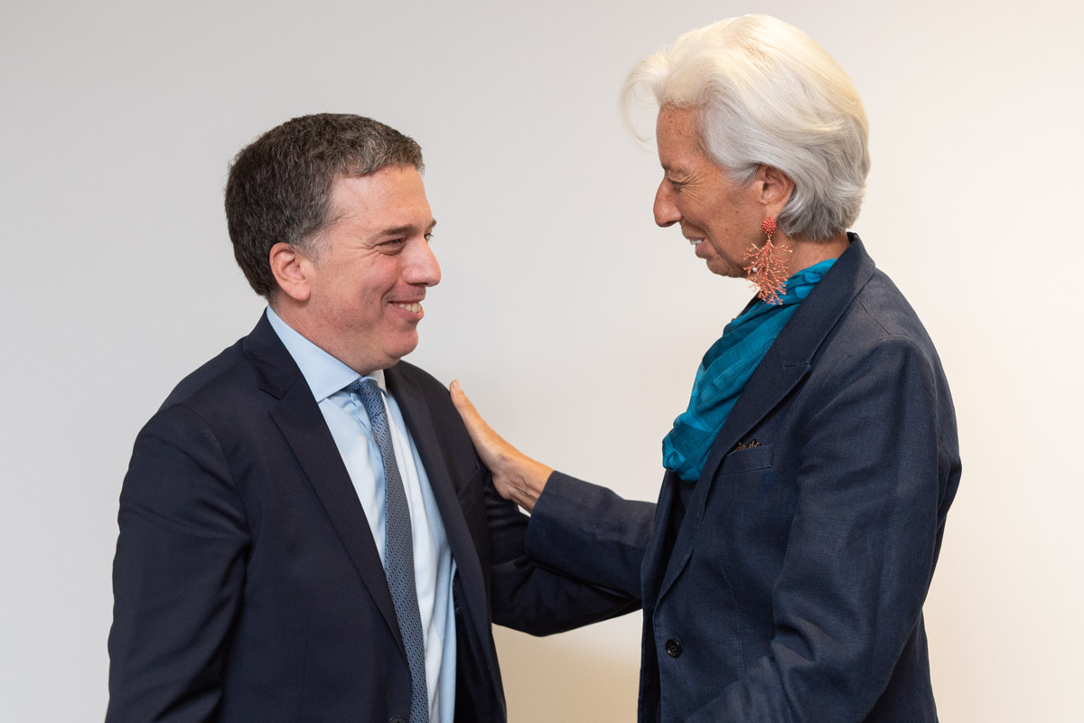 El FMI bloquea sus fondos pero no impide una nueva fuga de dólares
