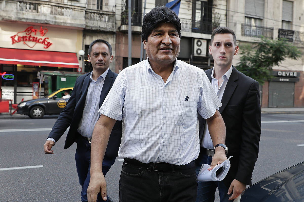 Fuertes presiones de la derecha para que inhabiliten las candidaturas de Evo Morales