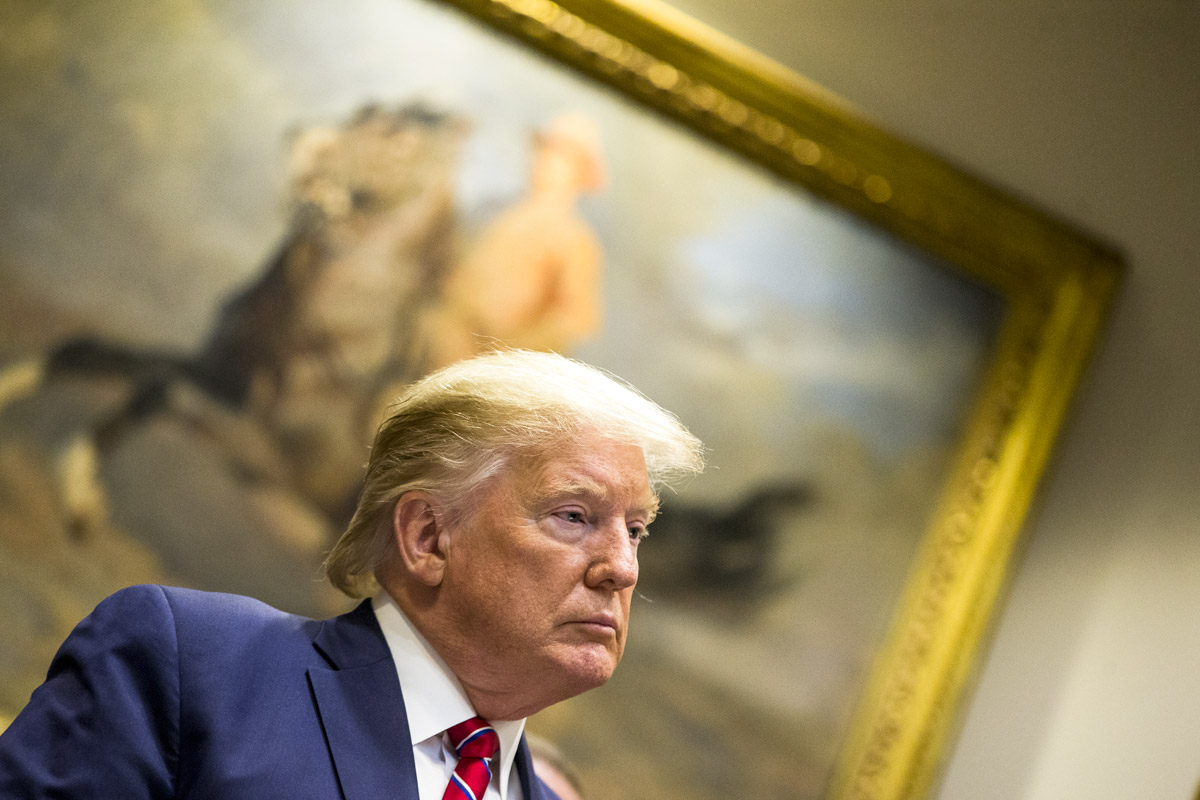 Trump indulta a militares acusados de crímenes de guerra