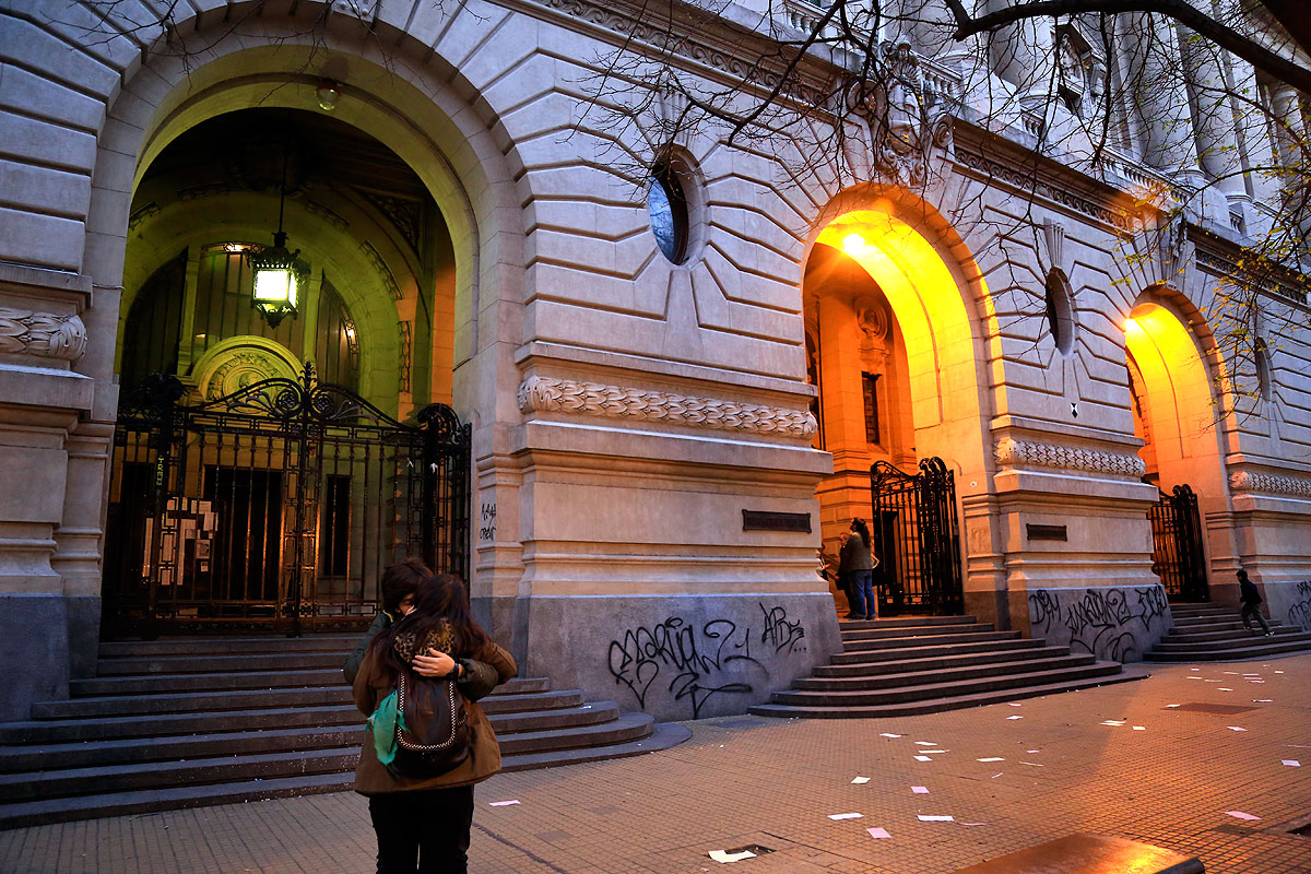 La UBA amenaza con dejar sin trabajo a cien docentes del Nacional Buenos Aires y el Carlos Pellegrini