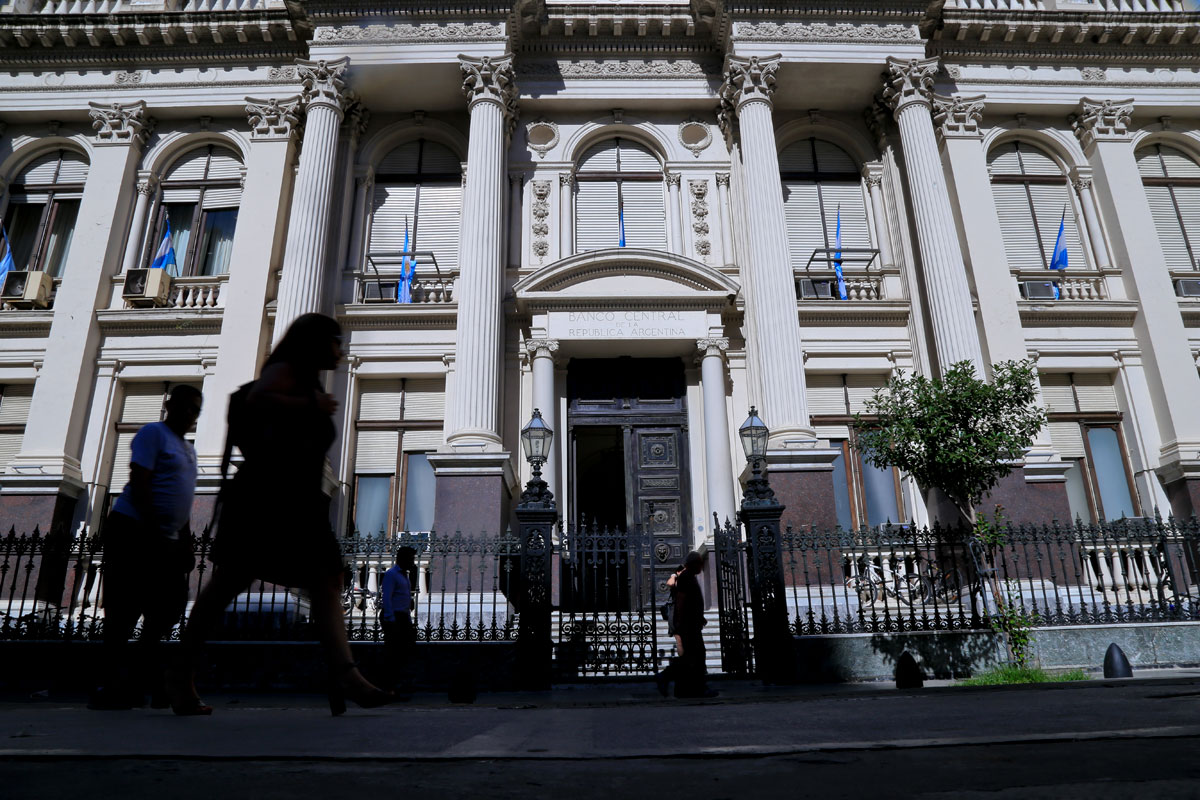 El agujero de cuentas externas argentinas llegó a los 28 mil millones de dólares