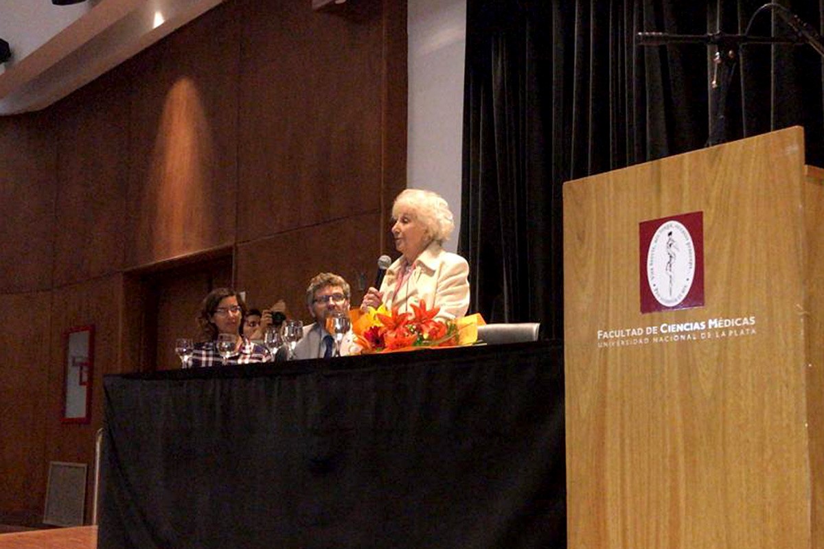 Homenaje y reparación de legajos de los desaparecidos de Humanidades de La Plata