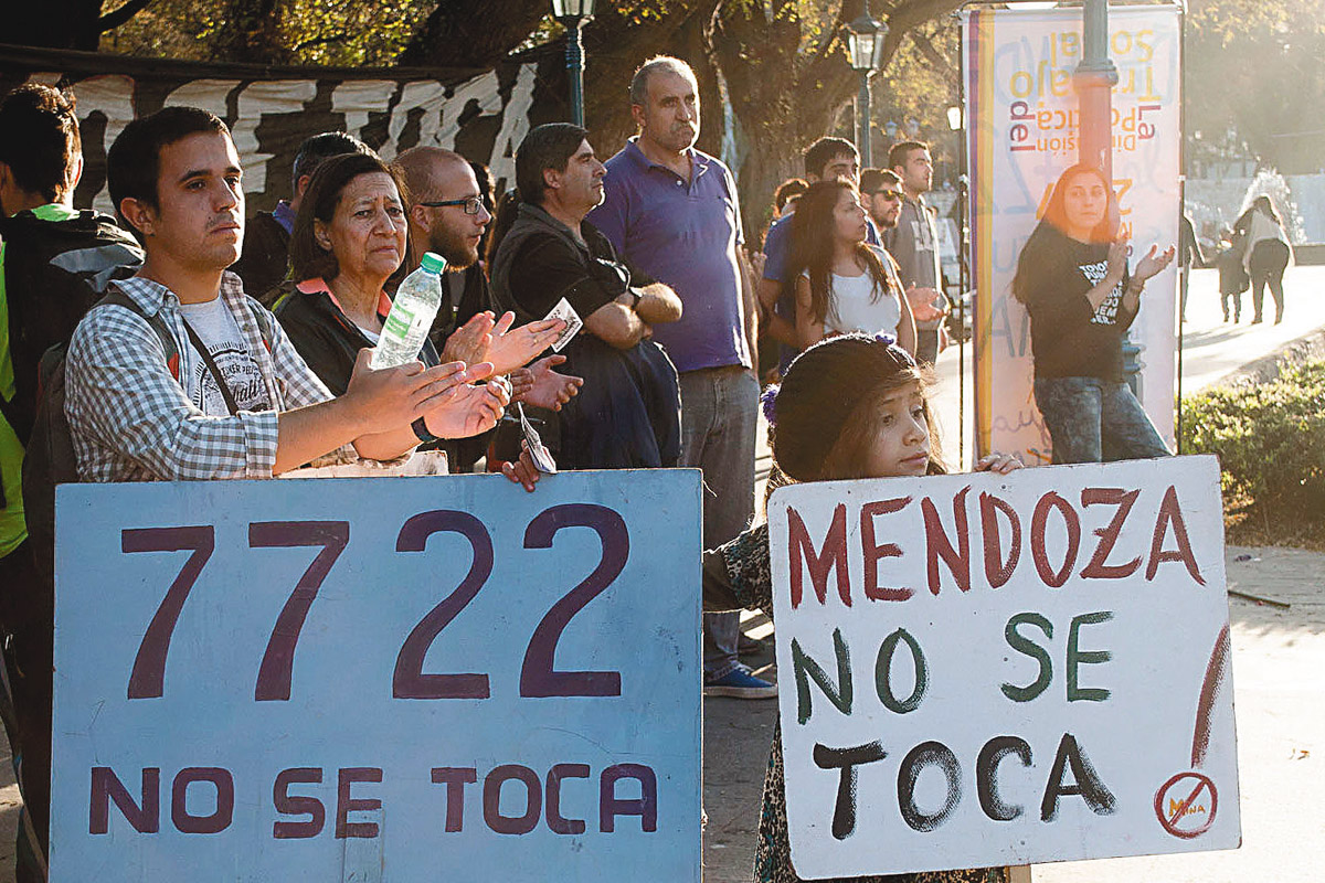 A pesar de las movilizaciones, el gobierno de Mendoza promulgó la ley que habilita el uso de cianuro