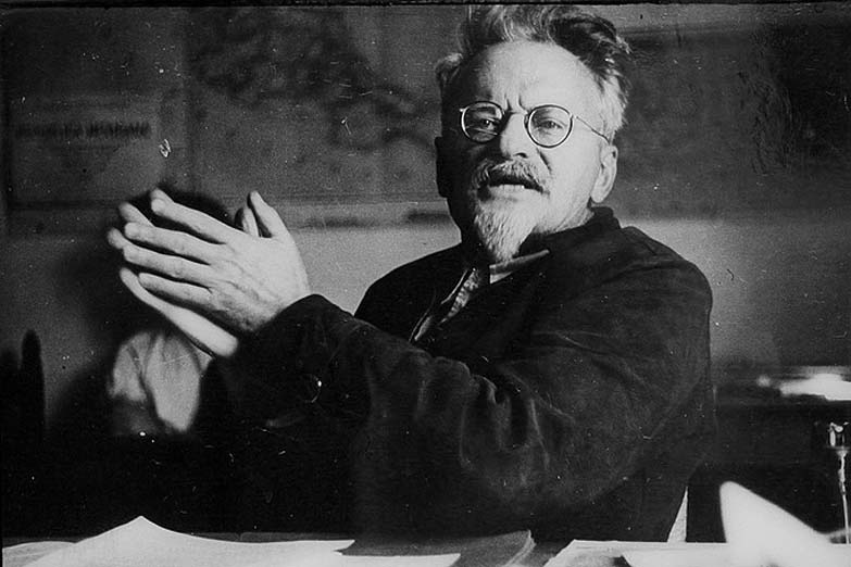 A 80 años del asesinato de León Trotsky, publican una compilación de su obra