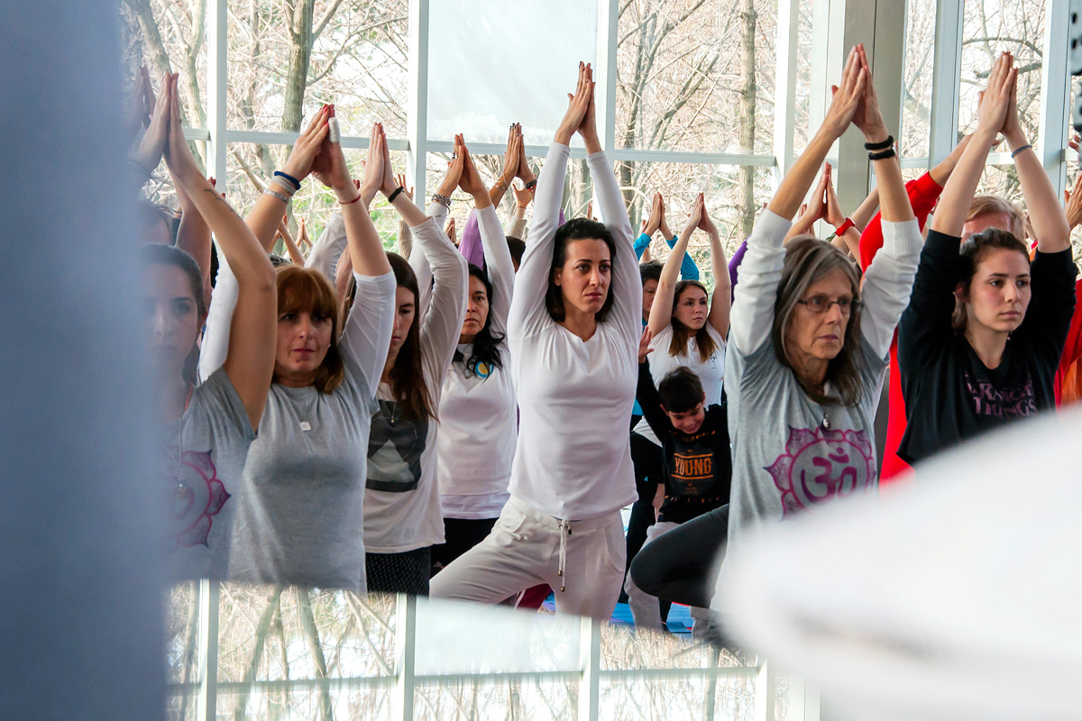 Día Internacional del Yoga: polémica por las clases virtuales