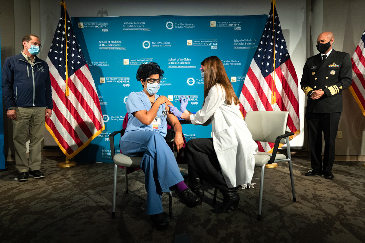 Las penas son de los pobres, las vacunas son ajenas