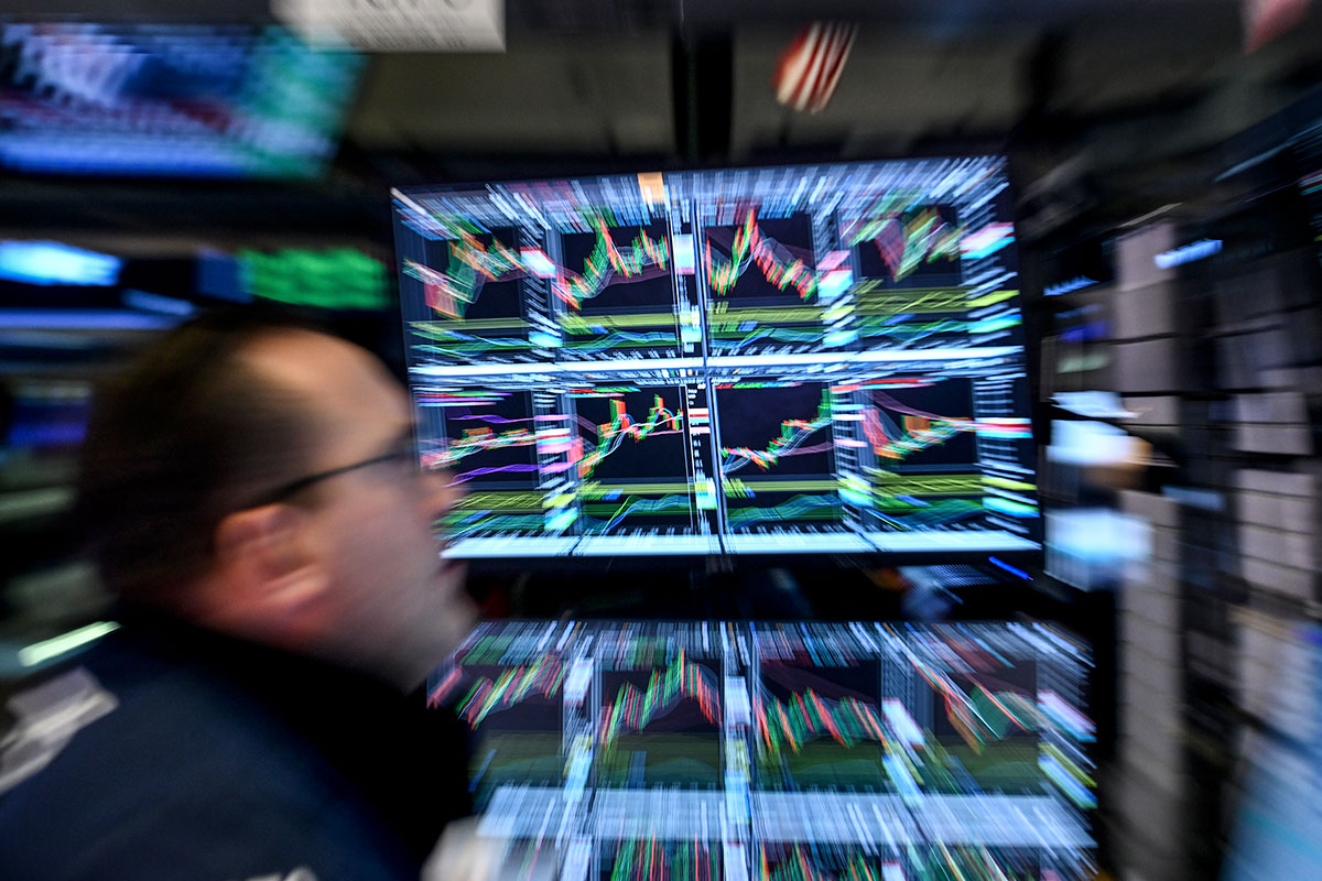 Tensión financiera: sube el dólar, caen las acciones y el riesgo país supera los 1400 puntos