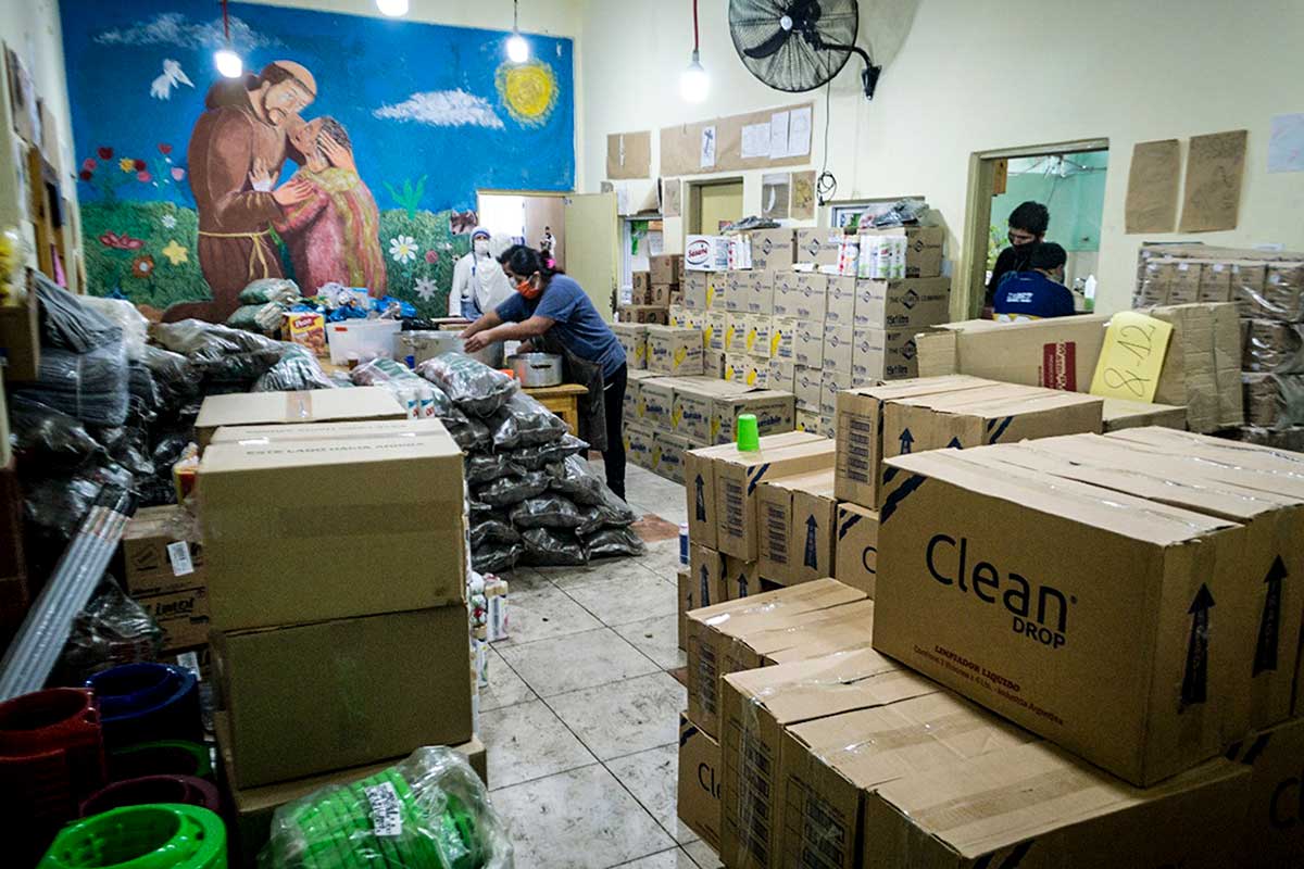 Legisladores porteños del FdT donaron alimentos y artículos de limpieza a los curas villeros de Bajo Flores