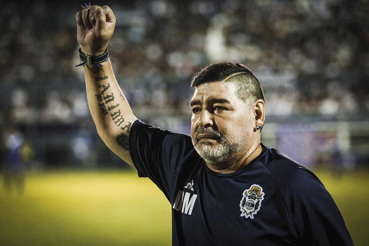 El enfermero de Maradona complicó a varios implicados y habló de posibles firmas truchas