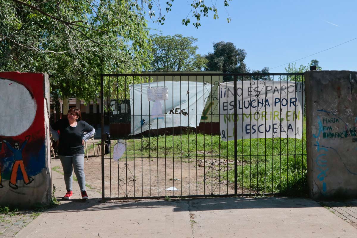 Escuelas de Moreno: una directora llamó a la Policía para disuadir el reclamo de madres y padres