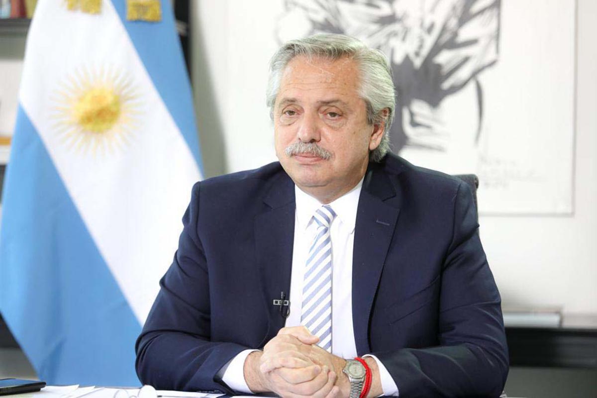 Tras un segundo hisopado negativo, el presidente retoma la actividad pública