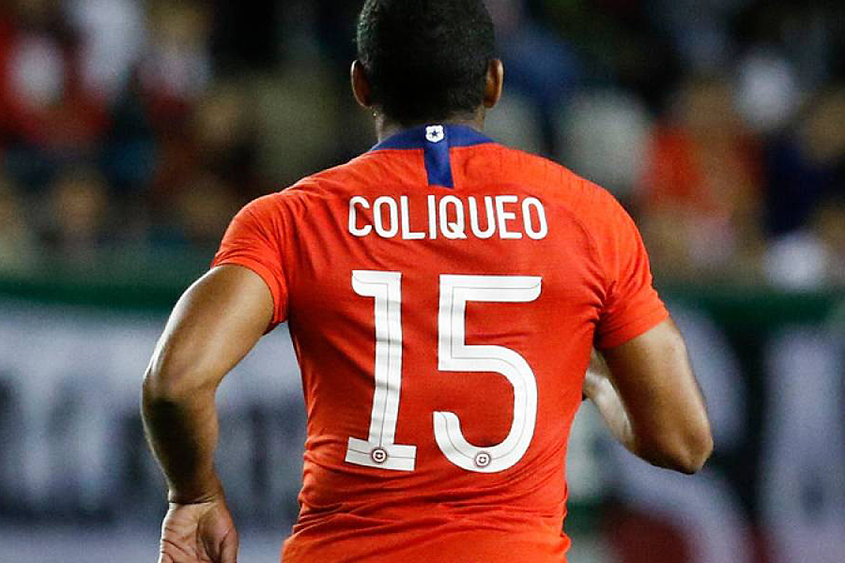 Tras el asesinato de un mapuche chileno, un futbolista homenajeó a la comunidad en la selección