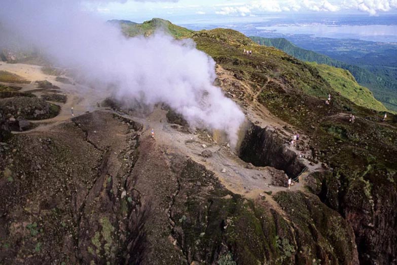 Entra en erupción el principal volcán de la isla caribeña de San Vicente