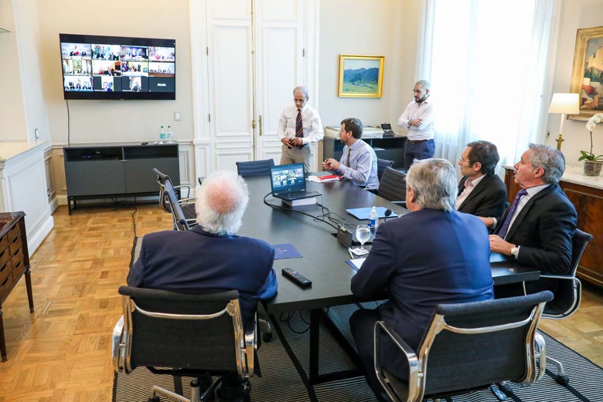 AF habló por videoconferencia con siete presidentes y un canciller de la región