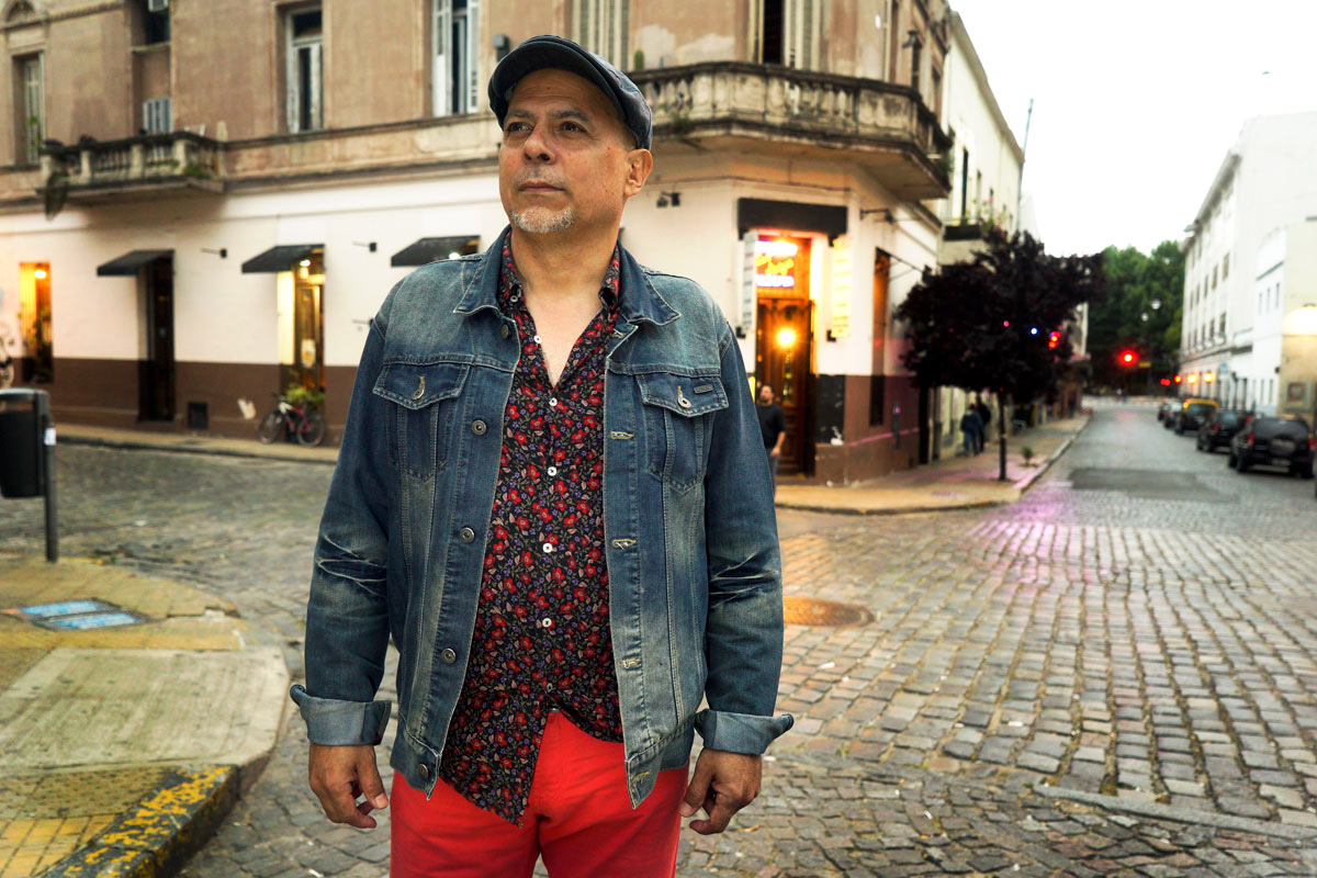 Ariel Prat: «Soy un vehículo entre la calle y el escenario»